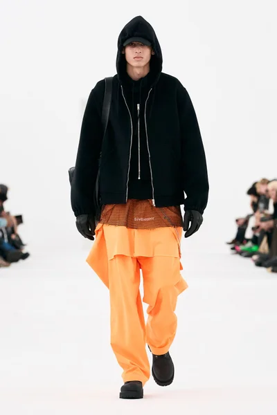 Look 28